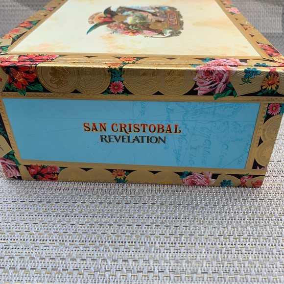 San Cristobal Cigar Box w/Beautiful Graphics 7”x8”x3” Aqua/Cream/Parrot - Picture 1 of 7